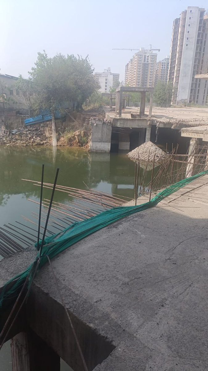 Hitz1313's tweet photo. @narendramodi ji: After your foreign tour, PLEASE visit Sidhartha Estella, Sec-103 Gurugram, to look at the CRUMBLING situation of our dream HOMES, waiting since 2014:

* Cracked walls
* Sagging balconies
* Water-drowned structure

Pls SAVE 500 families
#SOS
#JusticeForSBPLbuyers https://t.co/PRcZ4zZJA1