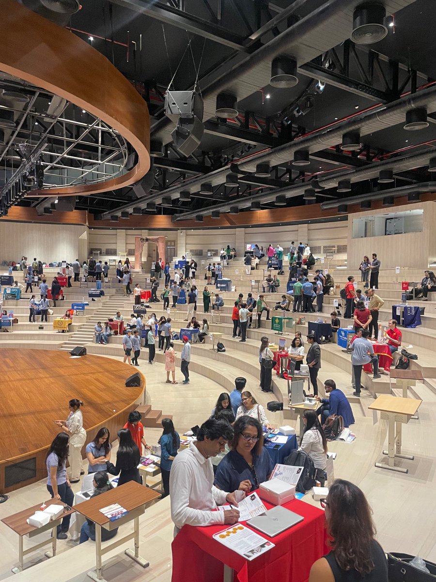 This month, PSN welcomed 80+ prestigious universities from, offering students and parents a unique opportunity to interact, ask questions, and explore diverse academic pathways.SOP sessions by leading institutions 
helped guide students in presenting their best selves.