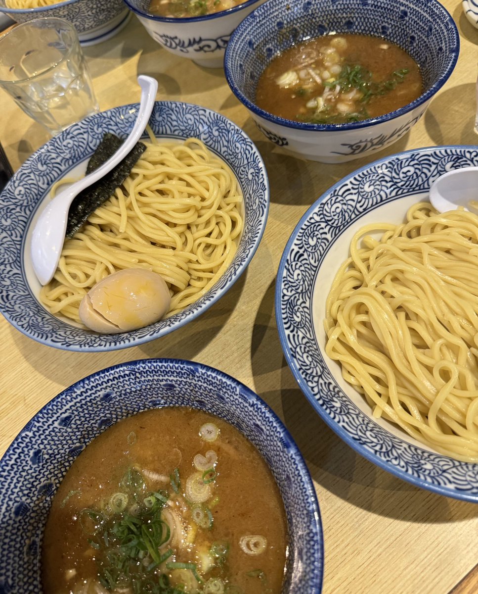 はあ、苦しい
年１とかしかラーメンたべんわたしが今週２回目🍜塩分過多で死にそう…………………………………