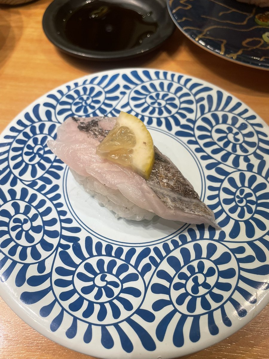 gorichann_yzf's tweet image. こういうタイプのレモンってどうやって絞るんが正解なん？