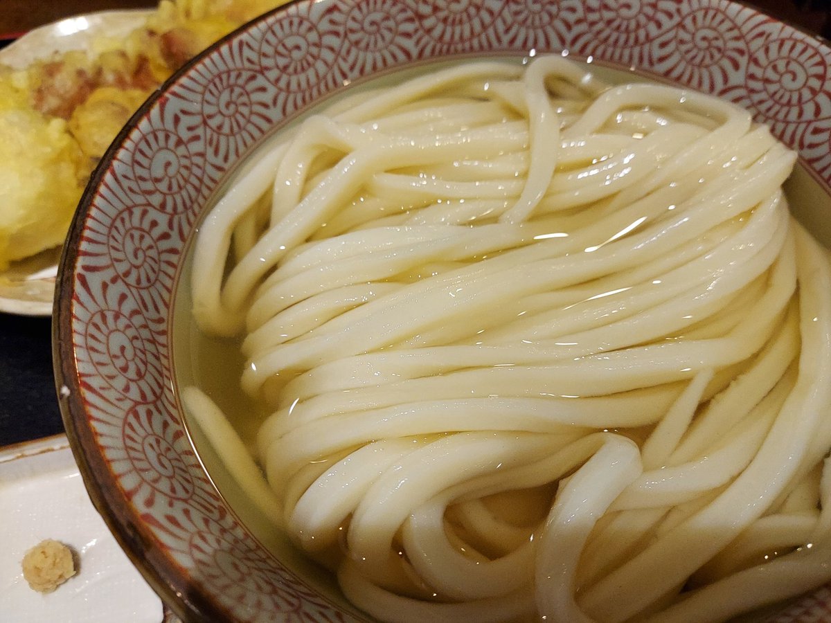 tokkolin's tweet photo. @udon_kuranosuke 

今日は腹ペコ！でも２玉はちょっと食べれないから1.5玉にしてもらいました😋今日もとっても美味しいかったです。 https://t.co/fnaTN7zcY0