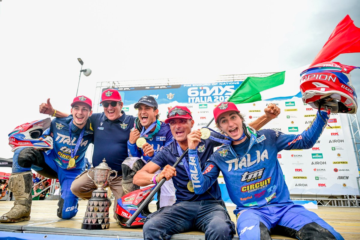 AlessioPiana130's tweet image. #6DAYS #ISDE #6DAYSItalia25 

Per la 3^ volta nelle ultime 5 edizioni l'Italia si assicura il primato nel Junior World Trophy alla Sei Giorni di Enduro!

A Bergamo hanno garantito questa ennesima vittoria nel Trofeo riservato agli Under 23 il trio formato da due Campioni del