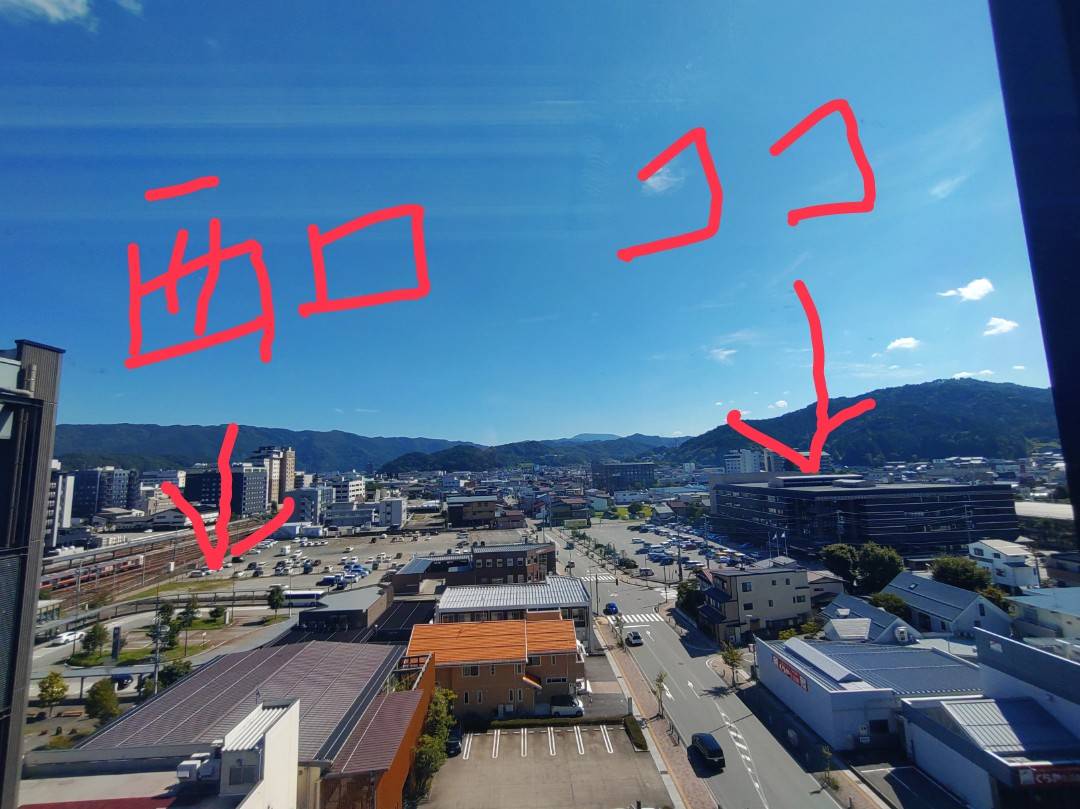 高山駅西口から、会場まではホンマにすぐやから！！
西口に向かって突き当たり左側のエスカレーター降りて、ロータリー沿いにまっすぐ！！
信号渡ってすぐなので、ゴスマニの皆さんが無事に到着されますように！！