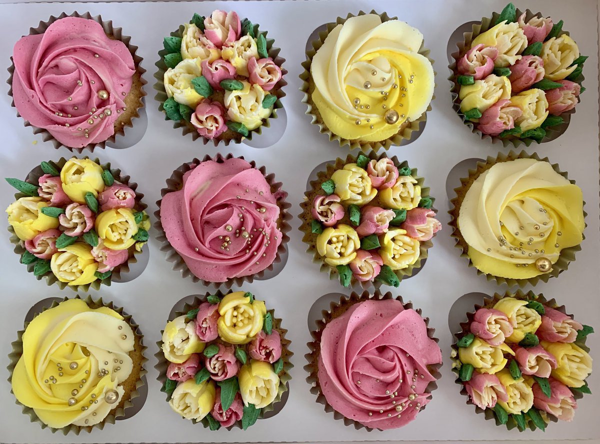 Raspberry &amp; Lemon Cupcakes 
for a 30th Birthday…
Tel: 07824 705364 or DM
#firsttmaster #SweetTreats #LondonBakes #Shopindie #UKGiftAM #UKGiftHour #londoncupcakes