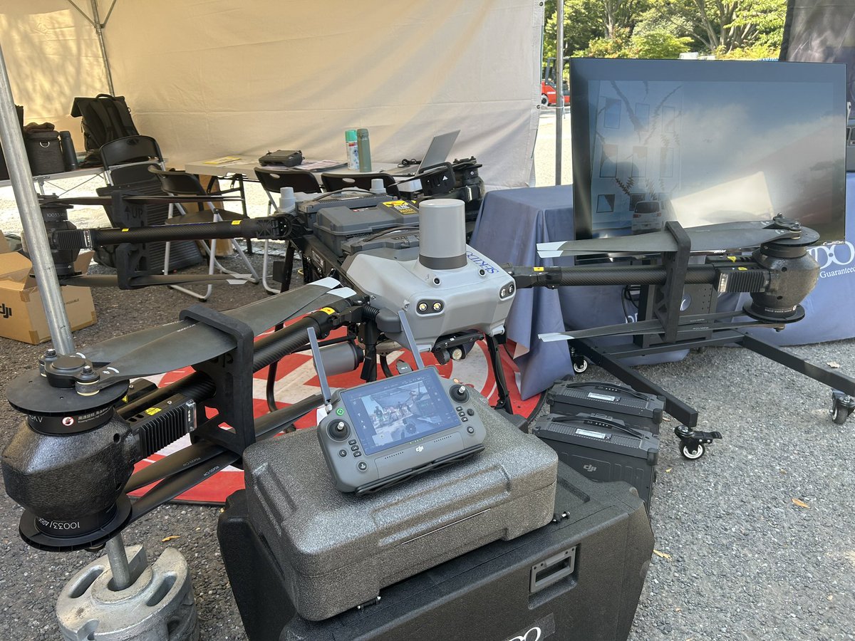 8/30、31に代々木公園で開催されている『もしもフェス2025』にドローンスクール東京はセキドさんのご協力のもと出展しています‼️

なんと、本日は坂井内閣府特命担当大臣が弊社ブースにお越しになられ、産業機について熱心に質問をされていらっしゃいました🙌
