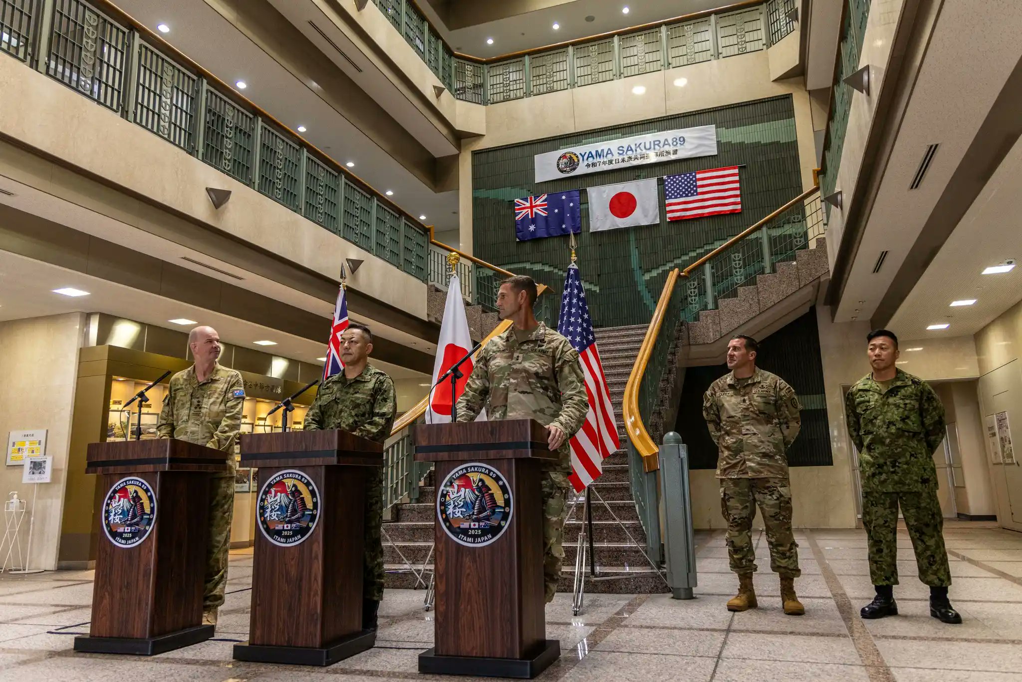 部隊移動のため入手困難、超貴重な在日米海軍VAQ-136の上級下士官コイン非売品 部隊移動のため入手困難、超貴重な在日米海軍VAQ-136の上級下