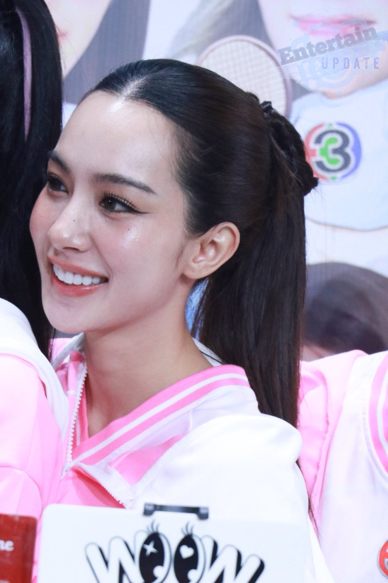 “เอนจอย ธิดารัตน์” จากทีม Piggie pink พร้อมแจกความสดใสในงาน "Girls Cup Presented by มาม่า" 💖✨

#GirlsCupPresentedbyมาม่า 
#GirlsCup
#CH3GirlsCup2025
#Enjoyyotdr #เอนจอยธิดารัตน์