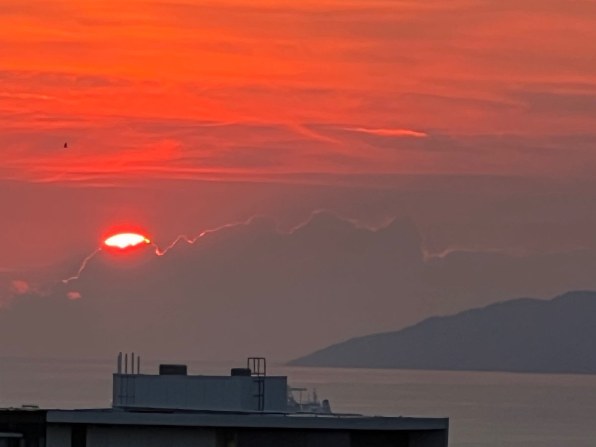 ElaineCarol3's tweet photo. #EnglishBay #EnglishBaySunset
#WestEnd
#CloudySunset
#GayTown #QueerCommunity
#Vancouver #VancouverSunset #UncededTerritory #StolenLand
#AnotherChallengingDayOfPain
#GiantCellArteritis #PrednisoneTremors #PrednisoneShakes
๐๐๐ฆ๐๐
No filters no post-production https://t.co/1HZl8yngI1