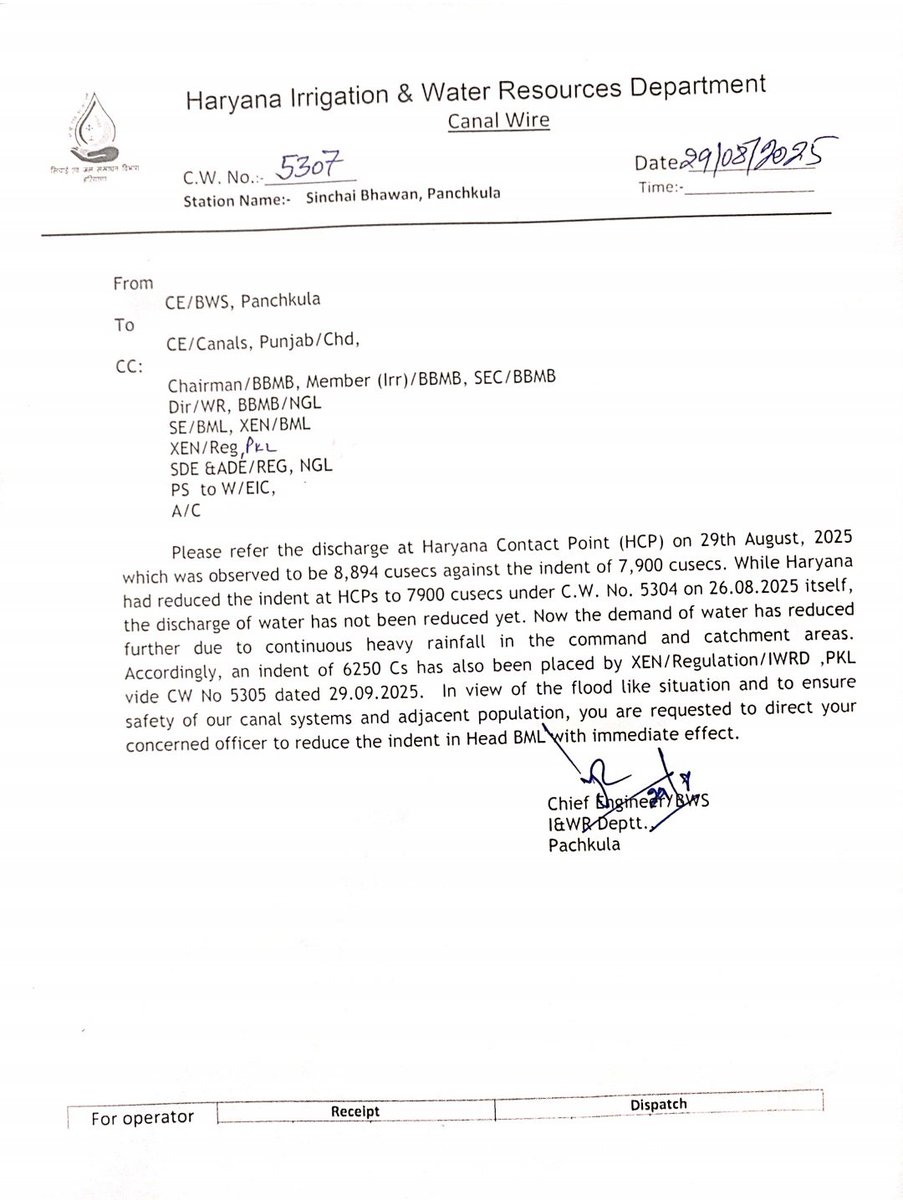 amitpandaynews's tweet image. पंजाब में बाढ़ के बीच हरियाणा का #BBMB और पंजाब को पानी कम करने के लिए पत्र 

कुछ दिन पहले तक ज़्यादा पानी देने की माँग कर रहा था हरियाणा 

अब BBMB को कहा जा रहा है कि हरियाणा को जाने वाला पानी 2500 क्यूसिक कम किया जाए।

पानी कम करने से पंजाब में और ख़राब होंगे बाढ़ के हालात

कुछ