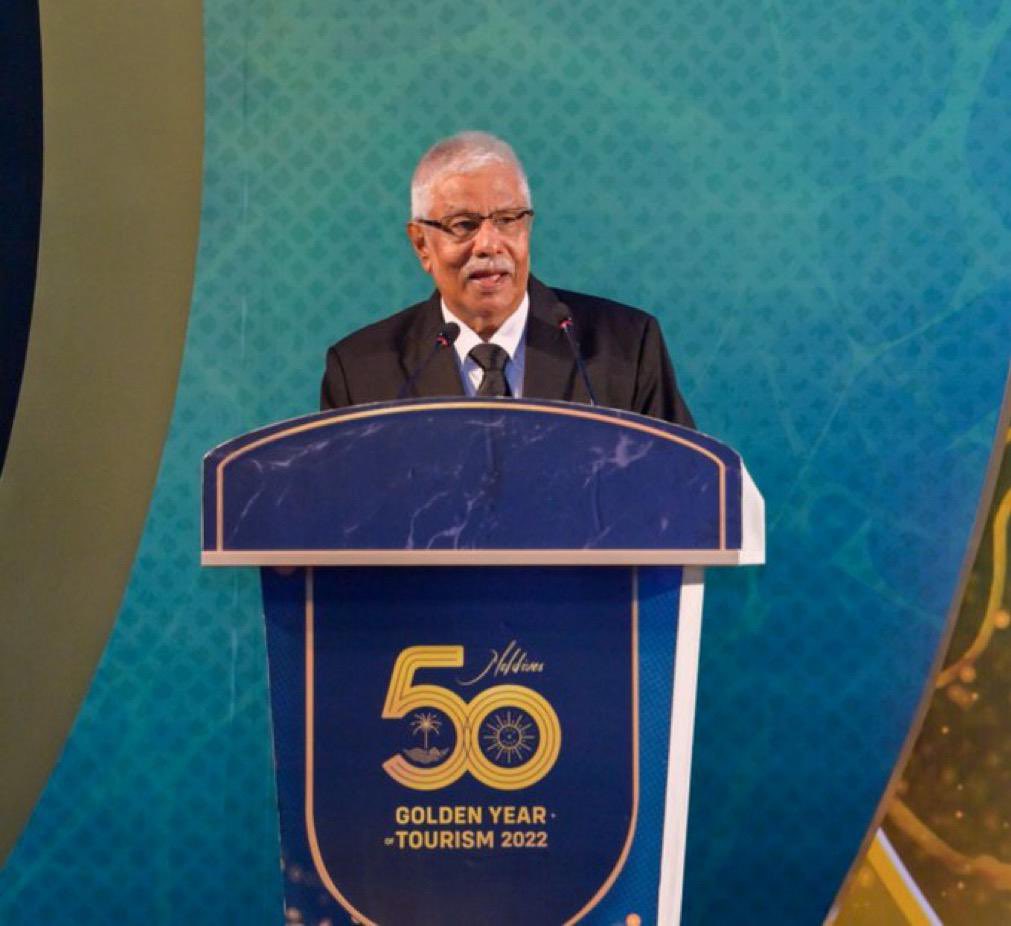 اناللہ واناالیہ راجعون 

ރާއްޖެއަށް ފަތުރުވެރިކަން ތަޢާރަފްކޮށް، އެ ސިނާއަތު ކުރިއެރުވުމަށް ގިނަ މަސައްކަތްތަކެއް ކޮށްދެއްވި ނިޝާން މުލީގޭ ޝަރަފުގެ ޢިއްޒަތުގެ ވެރިޔާ މުޙައްމަދު އުމަރު މަނިކު އަވަހާރަވި ޚަބަރު އެހީ ފުން ހިތާމަޔާއި އެކުގައެވެ.

މާތްﷲ މަރްޙޫމްގެ ފުރާނަ ޖަންނަތުލް