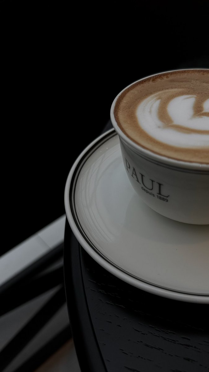 أنا لو اني معك ما استلذ الكـلام
ما كان اسأل سؤال، عارفة إجابته