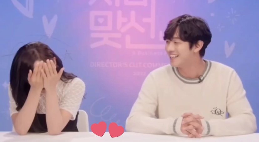 ucupseje's tweet photo. He never gets tired of looking at her face, he says he hasn't seen her in a long time and when he does, his focus is only on her. Hyo Seop seems to forget that the camera is in front of him 😄 https://t.co/vjgizi00qH