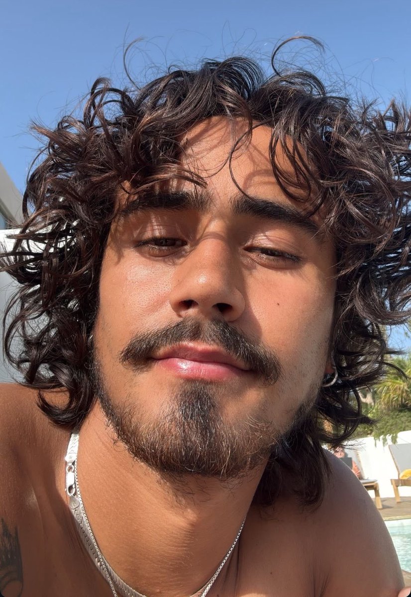 # — the face of the dude that fucked your mom 𝙖𝙣𝙙 dad.