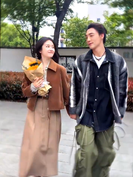 dramaobs's tweet photo. 🌠🌹Festival Qixi | #TheWayHome (#欢聚) da MangoTV divulgou teaser especial de #LiLandi (Coroner's Diary) e #CiSha (The Rise of Ning).
O cdrama familiar também é estrelado por #JiangXin, #VivianWu, #GaoLu e #SongNingFeng. https://t.co/NlWMdP5vkP