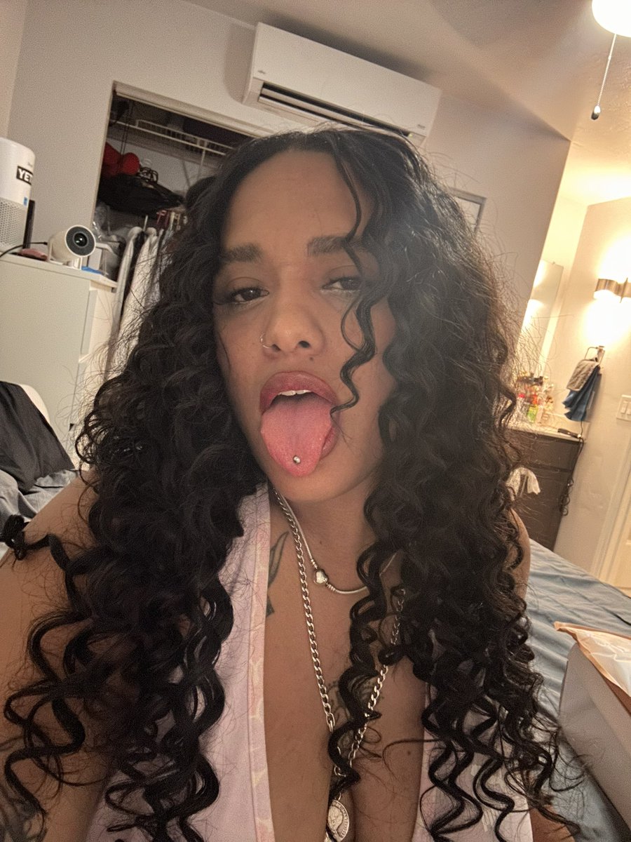 Stephanies17701's tweet photo. A curly freak https://t.co/Ejmp6WWTs2