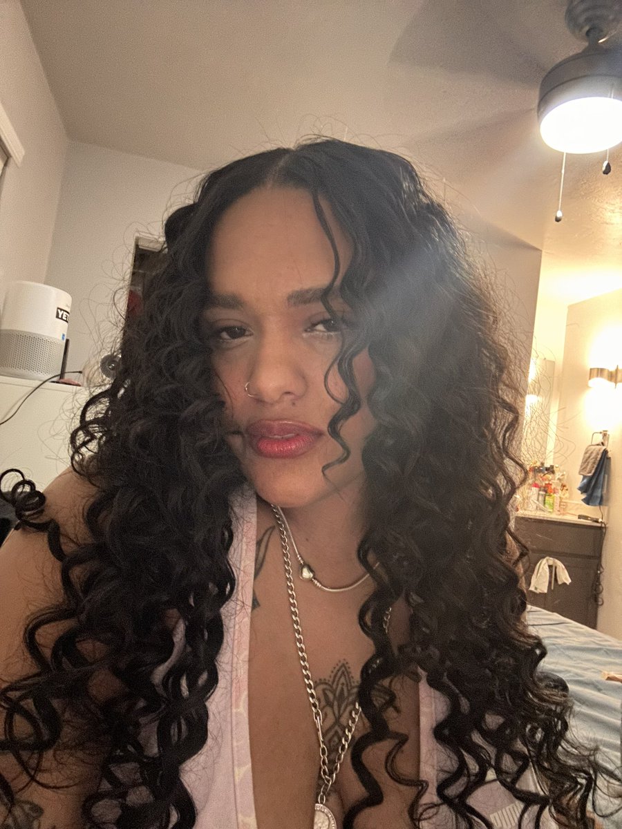 Stephanies17701's tweet photo. A curly freak https://t.co/Ejmp6WWTs2
