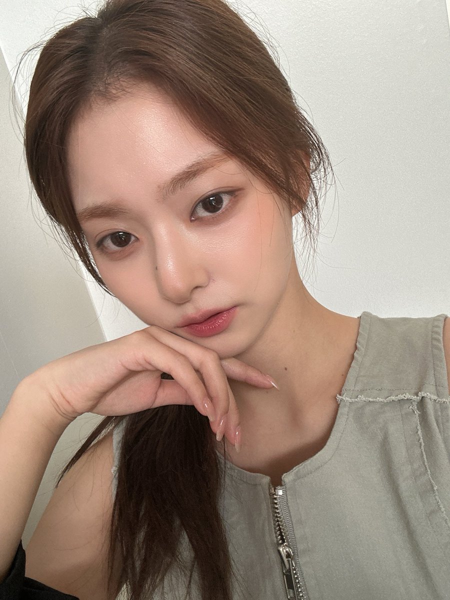 나경이 오늘 셀메햇대 자랑하러 온 거 넘 기여운데?