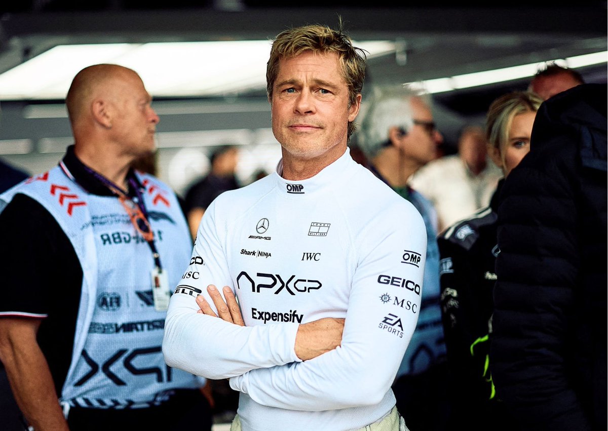 في عام 2017، كان الفورمولا 1 يُعتبر "رياضة تحتضر".

جمهور متقدّم في العمر، غياب حضور رقمي، ومستقبل غامض.

ثم جاء Netflix وضغط على المسرع.

بعد 5 سنوات: 50 مليون مشجع جديد، هيمنة على TikTok، وأسرع رياضة نمواً على الأرض.

إليك دليل التسويق الذي أنقذ الفورمولا 1: