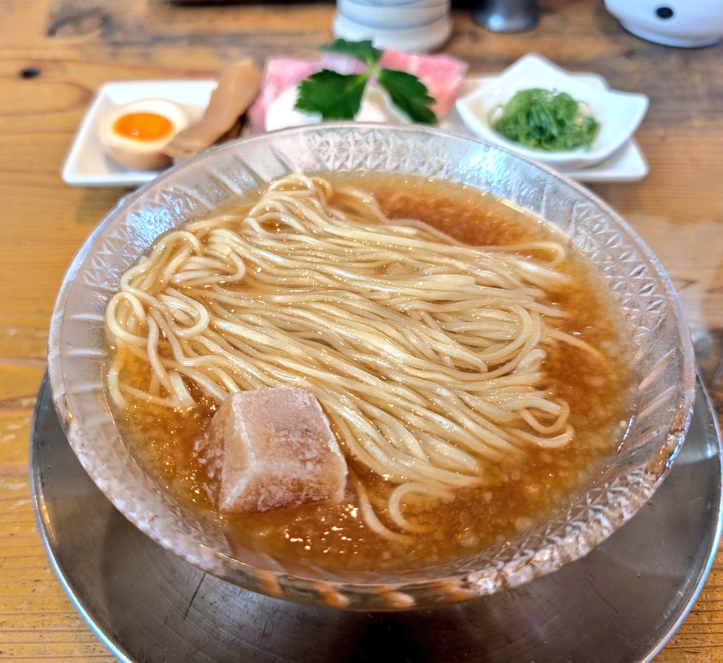 めん奏心さん
「冷や鶏」

未食だし提供終了する前に一回食べておくかな…
なんて軽い気持ちで注文したらバカ美味かった！