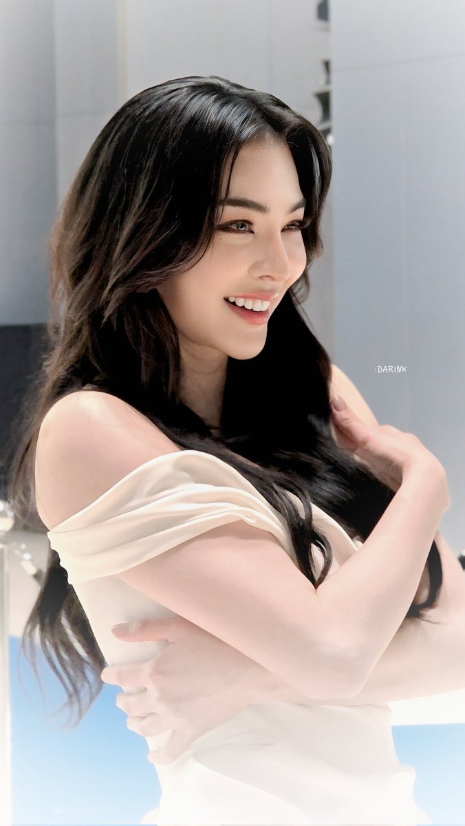 I pray that the universe will pair Faye with someone who has a good heart, someone who can offer her a genuine friendship that will never abandon her when times get tough. For her next on screen partner, please take care of Mali because for sure she will take care of you as well.