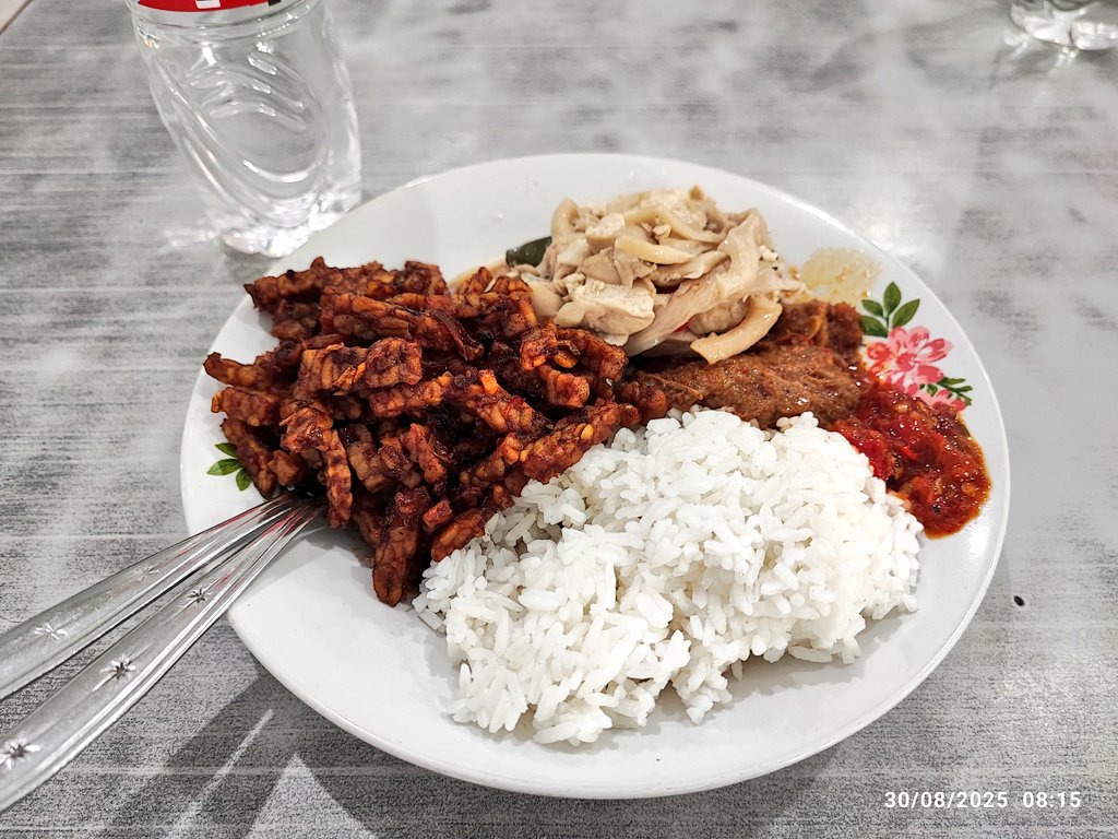 Sanwa0809's tweet photo. #Menikmati Suasana Pagi
#Main Ayunan
#Kolakgratis
#Sarapanberat
#Rendang
#Orektempe
#Jamurtahu https://t.co/K9UxLz37sb