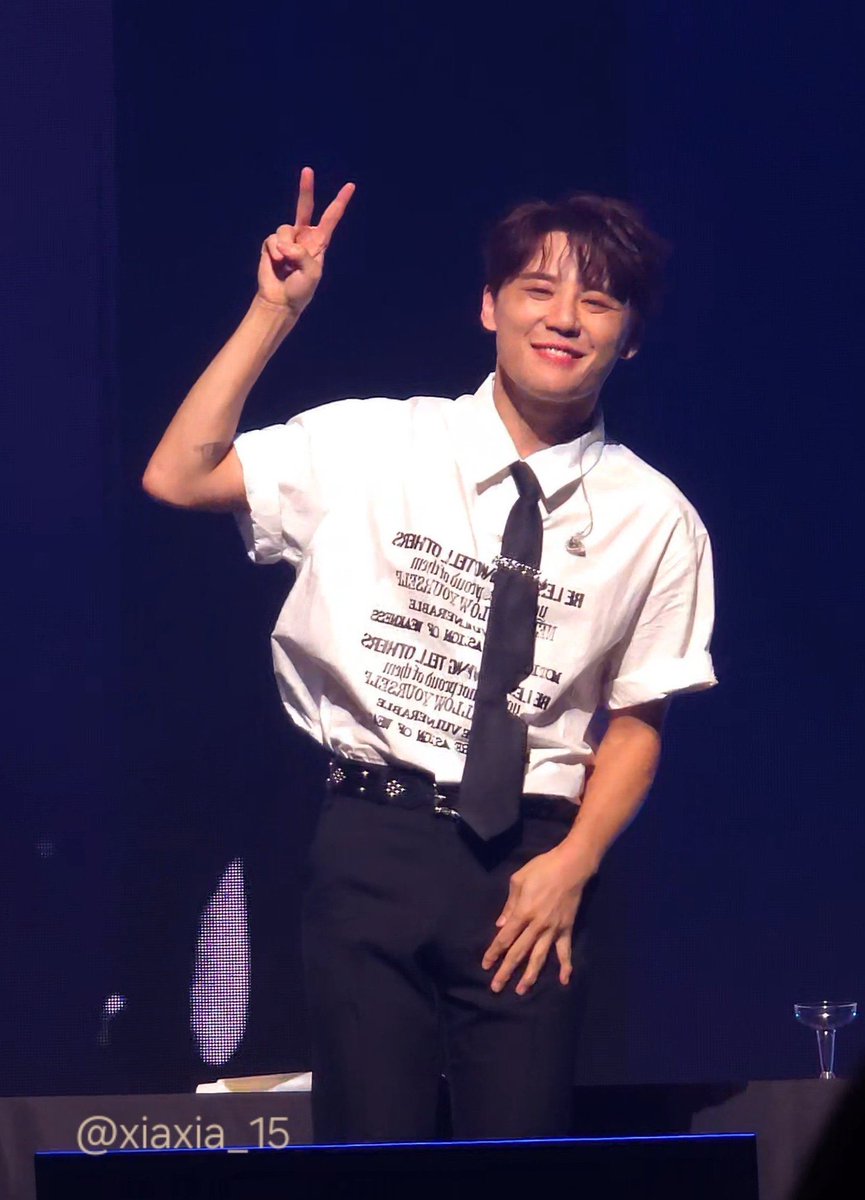 저화질의 시아준수 (@xia__cute) on Twitter photo 