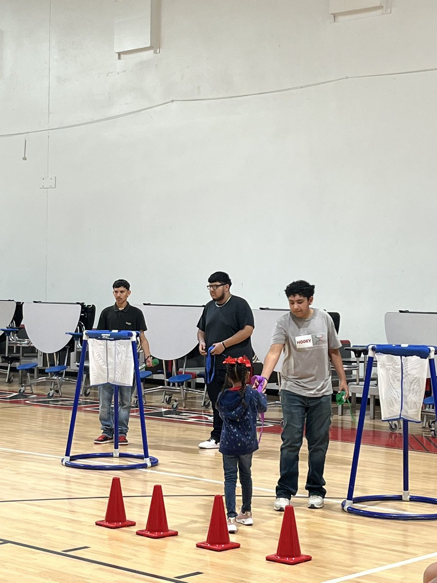 VegaP_TISD's tweet image. Our student teachers are gaining real-world experience! They teamed up with Coach Vega to help run Family Fitness Friday at PK-8 🏃‍♀️💪 Building skills, building community! #FutureEducators #AlwaysDoYourBest #TISDProud