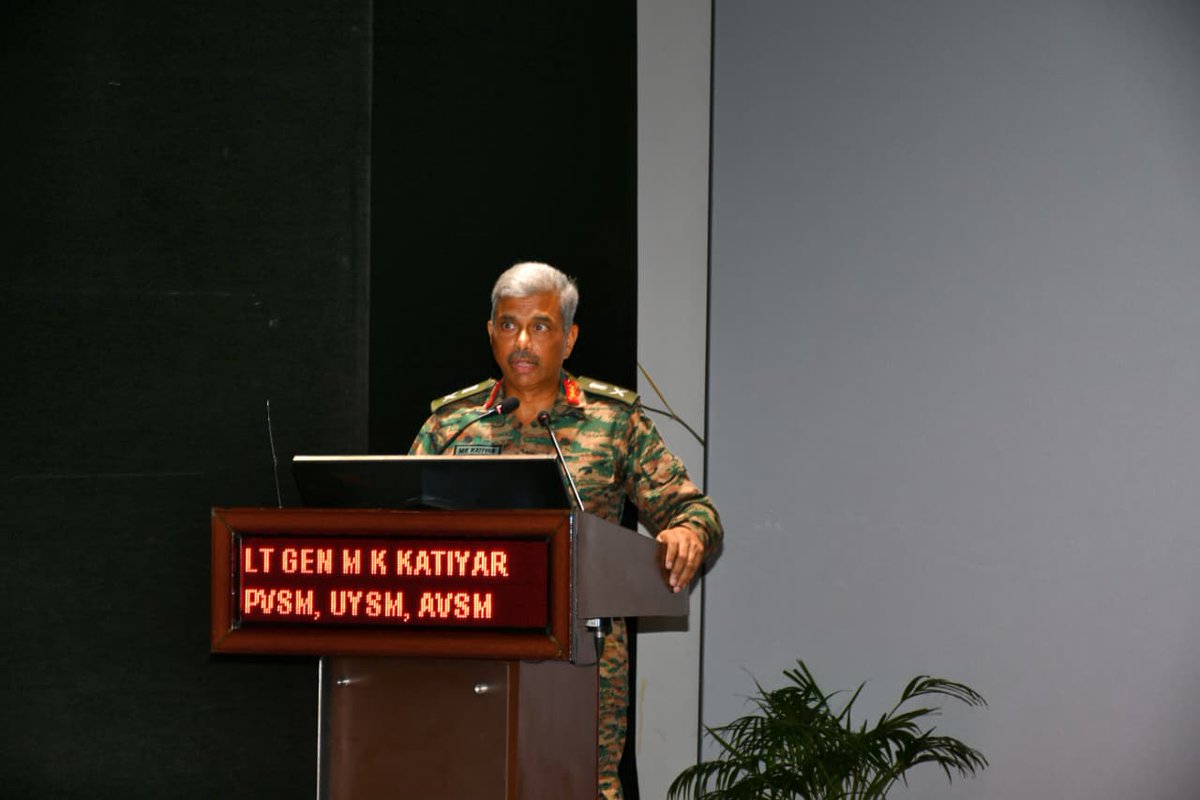 westerncomd_IA's tweet image. #OnPathToTransformation
#YearOfTechAbsorption

A landmark seminar on *Warfare Re-imagined: AI at the Heart of Future Combat* was held at Chandimandir. Insightful discussions, demonstration of pioneering applications and a shared vision of AI-enabled #IndianArmy took place. Lt Gen…