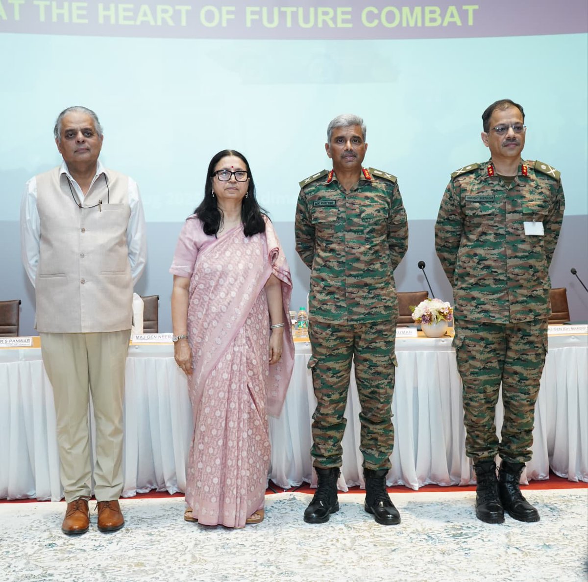 westerncomd_IA's tweet image. #OnPathToTransformation
#YearOfTechAbsorption

A landmark seminar on *Warfare Re-imagined: AI at the Heart of Future Combat* was held at Chandimandir. Insightful discussions, demonstration of pioneering applications and a shared vision of AI-enabled #IndianArmy took place. Lt Gen…