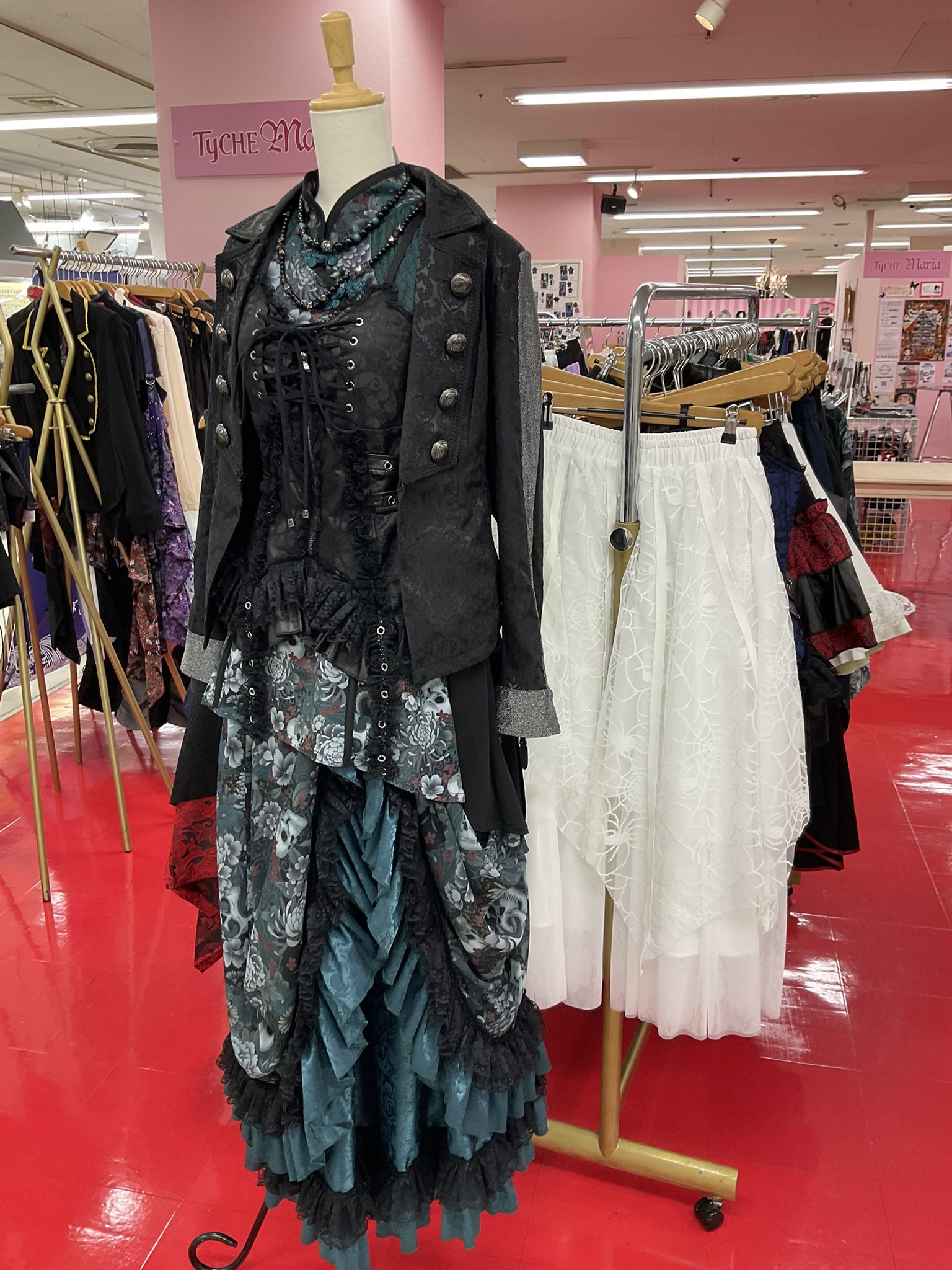 【最終値下げ‼️】QutieFrash キューティーフラッシュ ファー付きポンチョ 和ゴスのアウターにはポンチョがおすすめ | キューティー