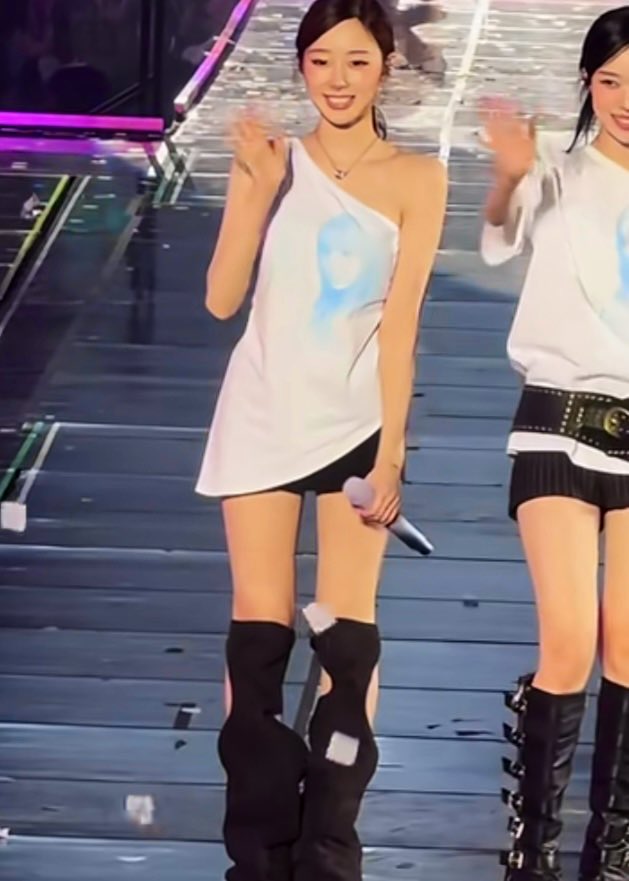 n1ngn1ng &amp; g1sell3 at the concert today… i’m actually unwell