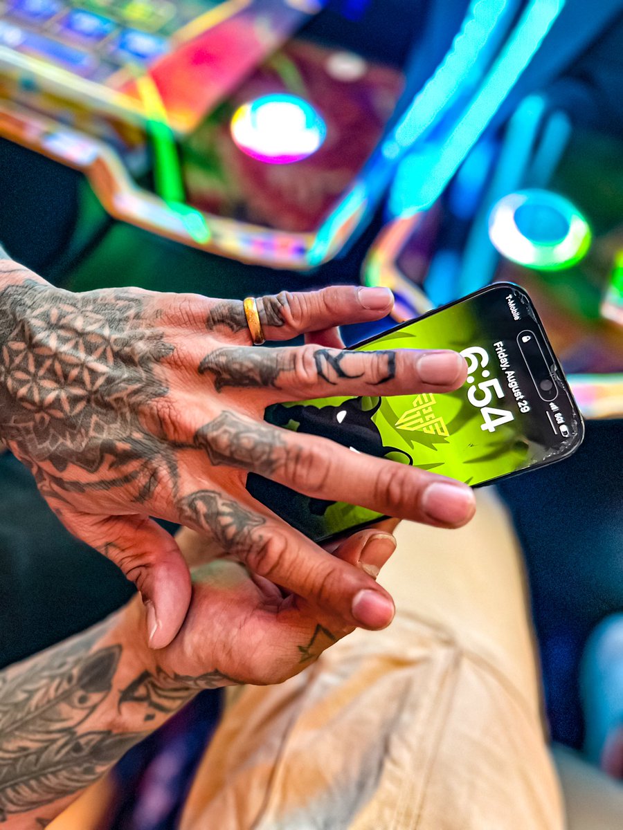 2MrDim's tweet image. Giving you a sneak peak at the Casino… Fitting 🎰 #FF @F_Frenchies_io @F_Frenchies #KeepFightingForward  🧠💎
magiceden.us/mint-terminal/… 🐾🌐