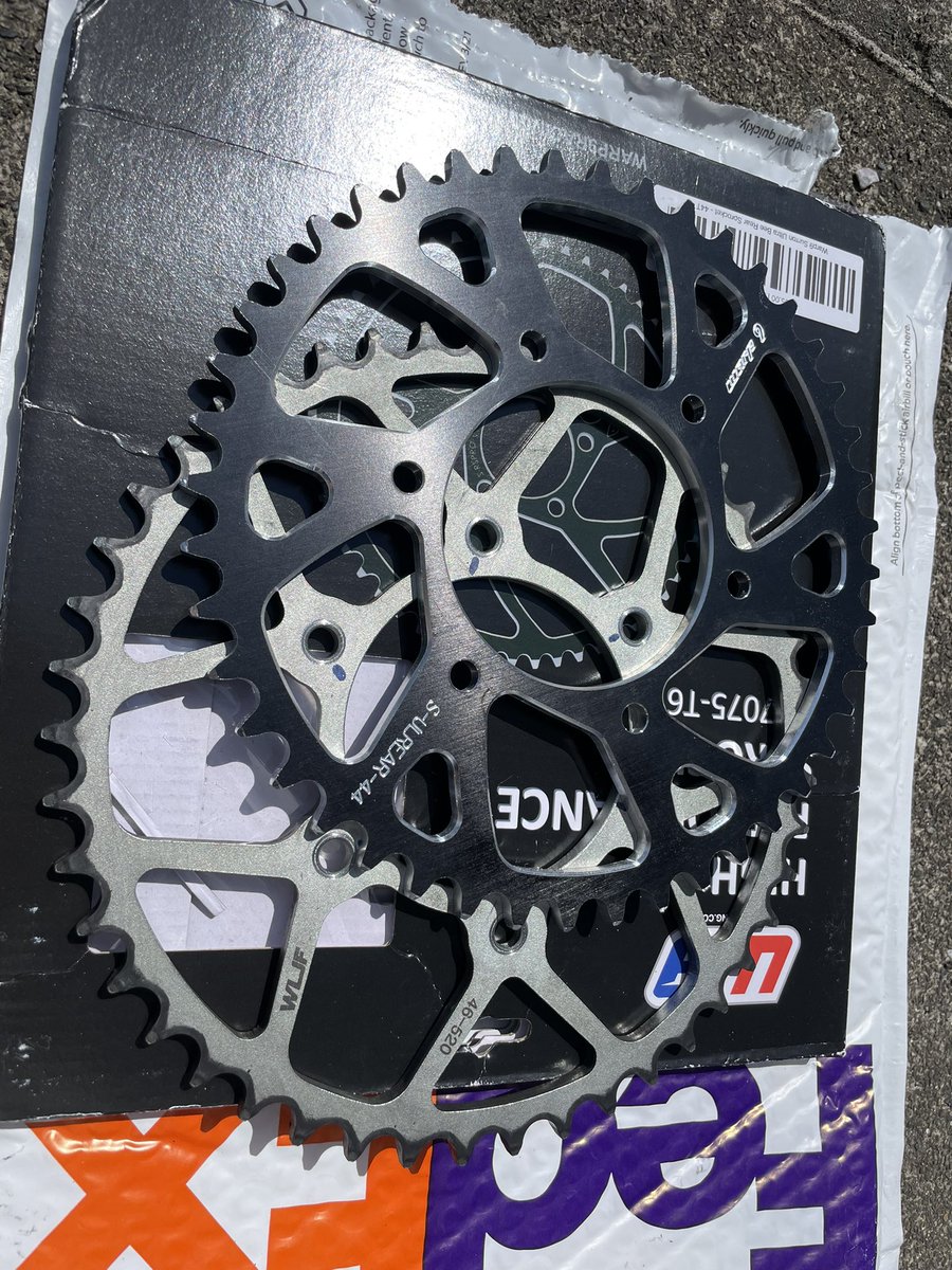 cbr_like's tweet image. フロリダから44Tのスプロケ届いた
ホイールベースが1cmくらい増えた🥹
#ultrabee
#ウルトラビー