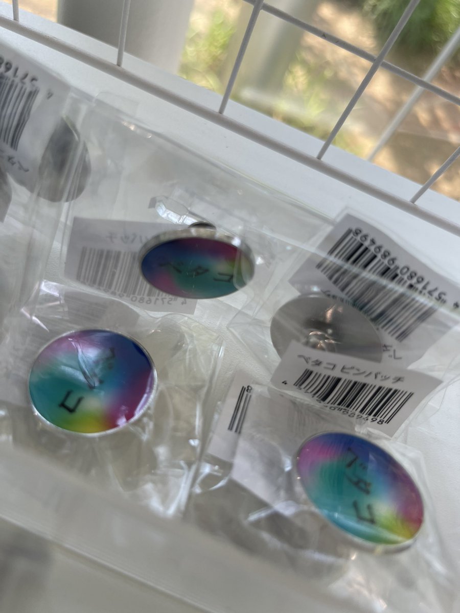 Better Co-Being ピンバッジ入荷してます！ 2種類 Iつ980円