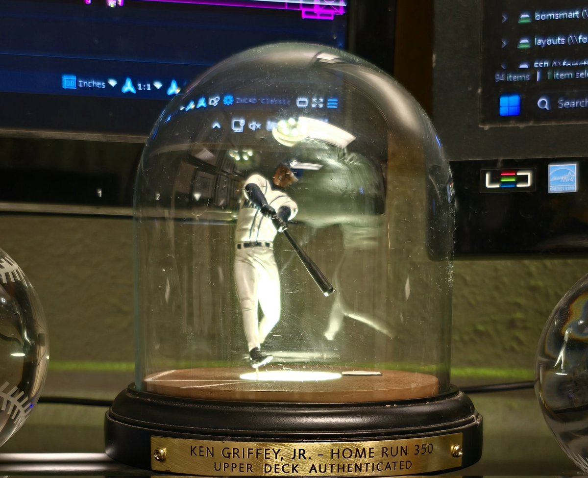 I took one of these (because I have 5 lol) and modified it for my office.  What do you think?