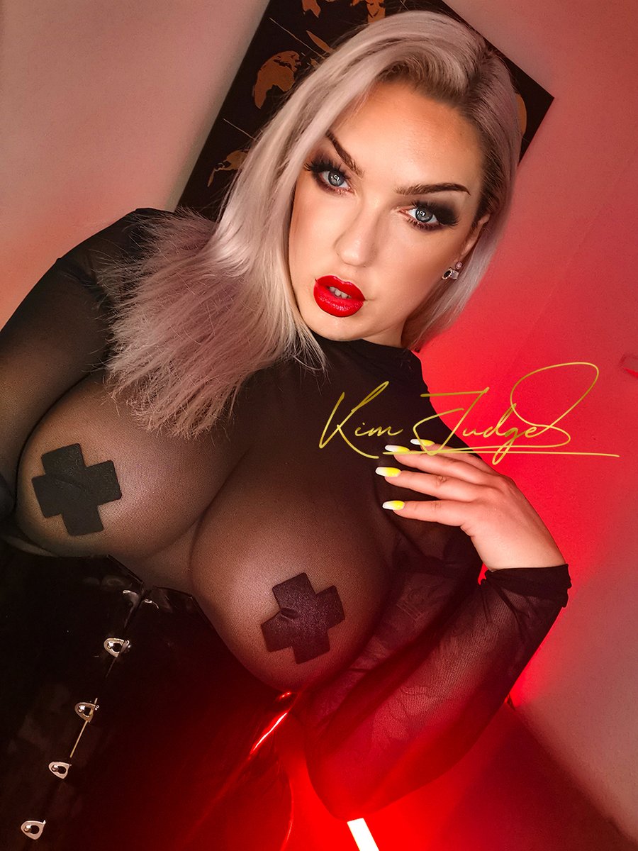 Girl of your Dreams ✨ now satisfy me the only way you can through accessing my links below, that’s the only way I’ll see your real value. 💸🥱