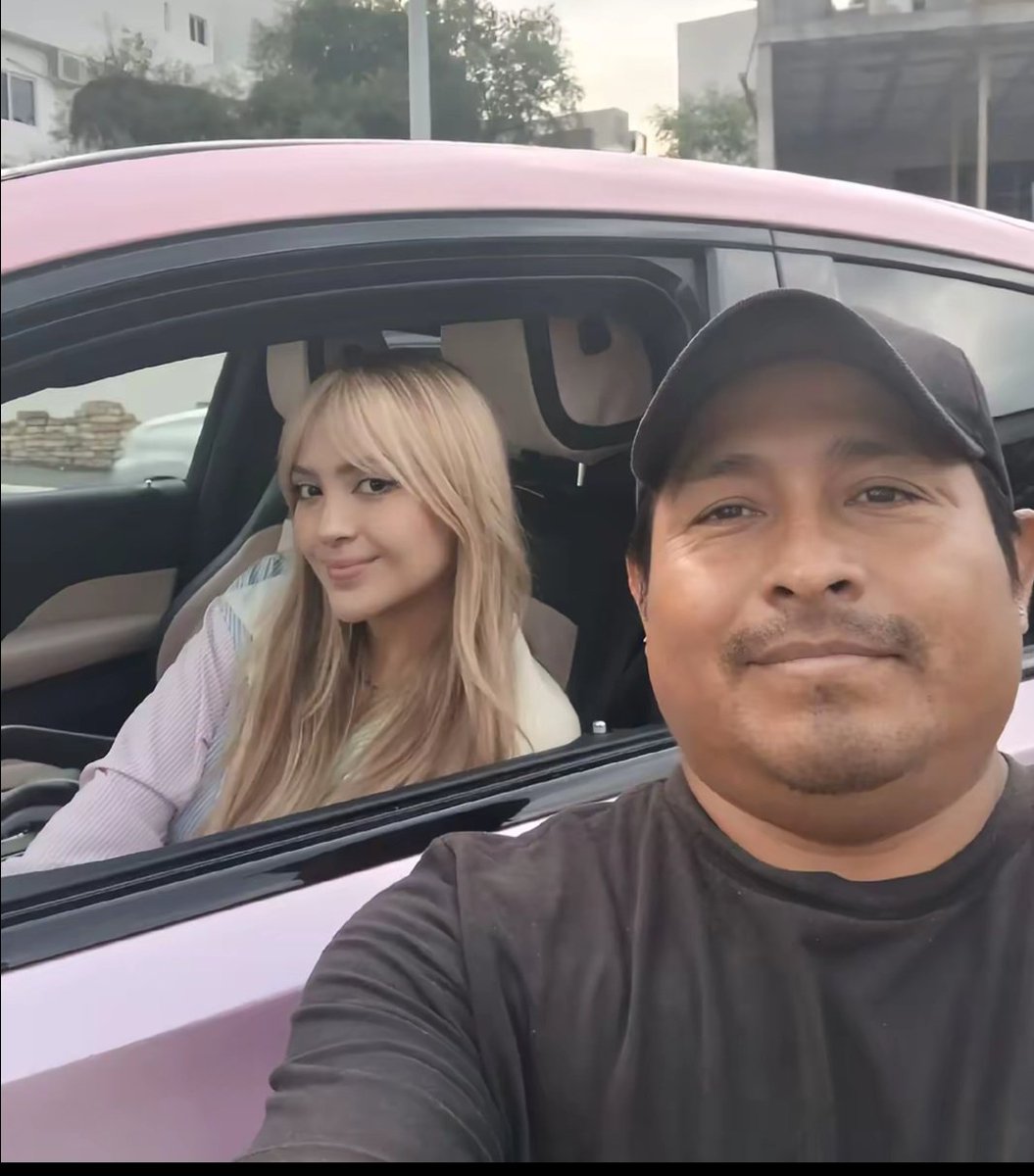 Acabo de rechazar una entrevista de trabajo en las oficinas de Xhamster para ver el stream y oh sorpresa! me encuentro con que aun no arranca, la verdad es que westcol debe saber que nosotros somos sus jefes y con el tiempo e ilusiones de las personas no se juega. Sabandija 😉