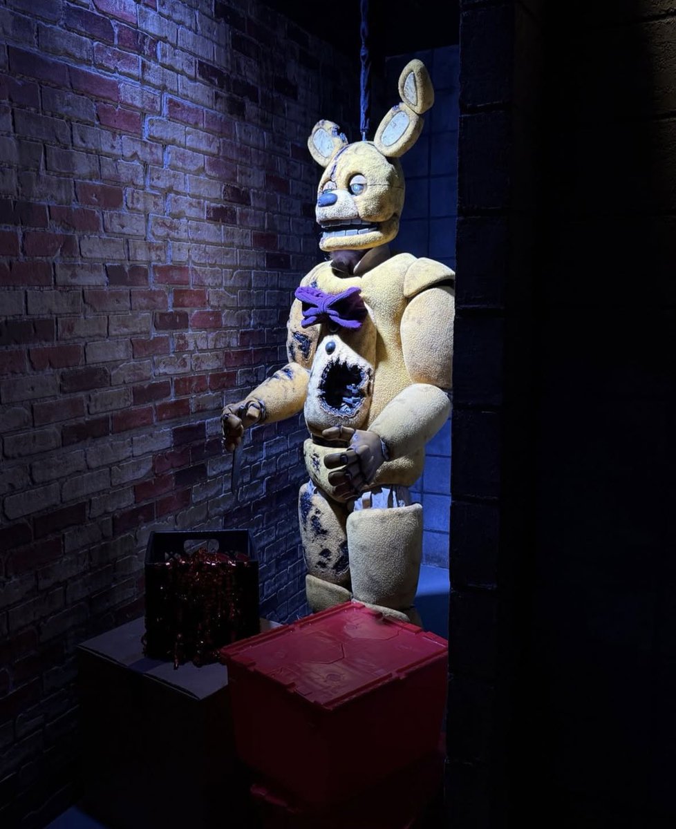 Since Springbonnie is in the FNAF Universal Halloween Horror Nights and the FNAF 3 movie starts filming in a few months, I wonder if we’ll get a FNAF 3 haunted house next year. I feel like that would be cool af since FNAF 3 itself takes place in a horror attraction