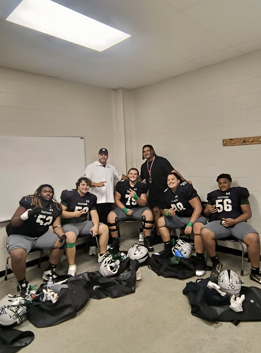 Troy Hoff (@coach_thoff) on Twitter photo EAGLES on TOP🦅
Always great to have alumni in your corner! Appreciate you men👊
<a href="/_jamane_/">Eric Stokes Jr</a> <a href="/big_tay2/">Tagen Brown</a>
#WEbleedGREEN EAGLES on TOP🦅
Always great to have alumni in your corner! Appreciate you men👊
<a href="/_jamane_/">Eric Stokes Jr</a> <a href="/big_tay2/">Tagen Brown</a>
#WEbleedGREEN