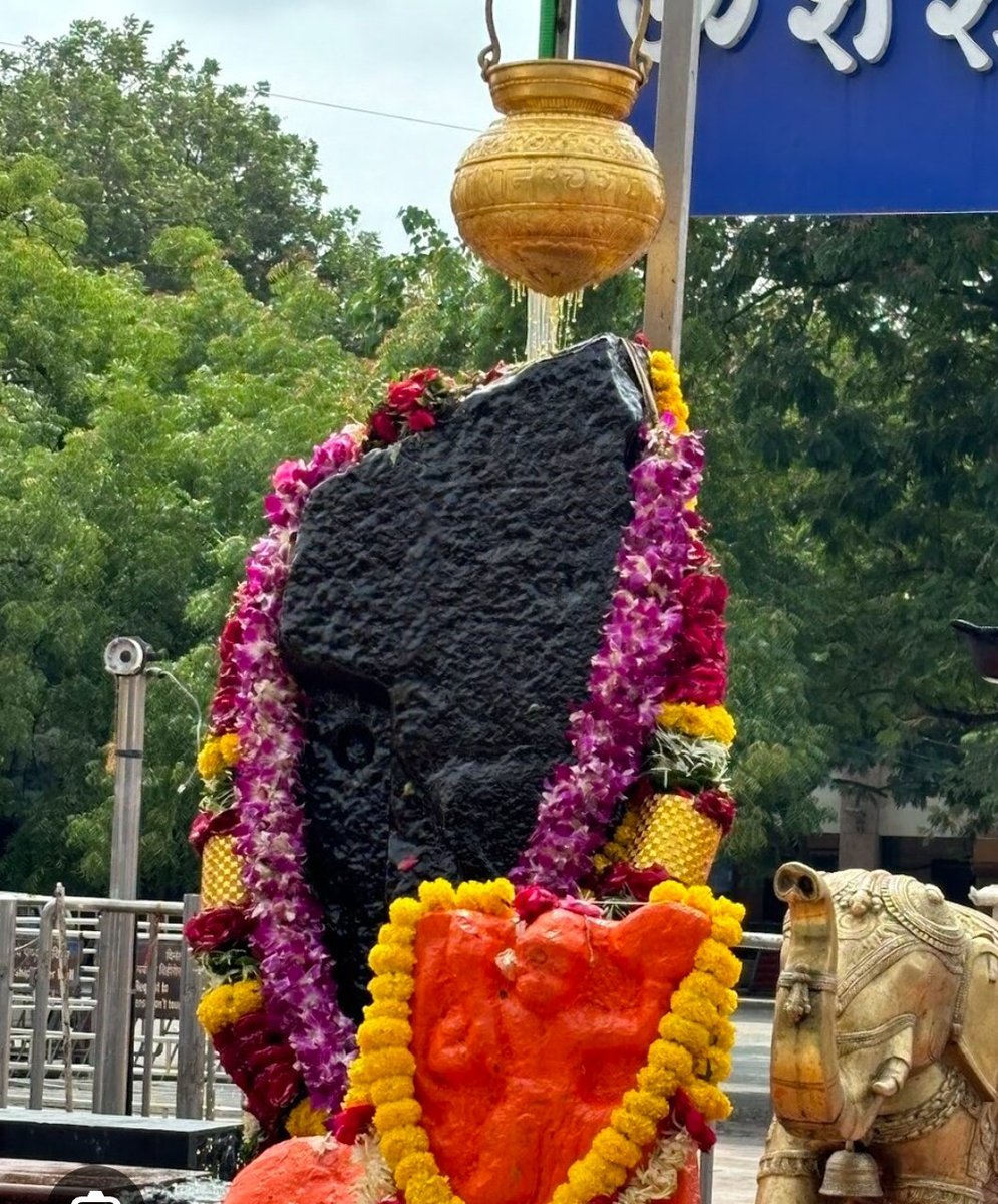 "नमः कृष्णाय नीलाय शितिकण्ठनिभाय च।
नमः कालाग्निरूपाय कृतान्ताय च वै नमः॥"

👉 🕉️
जो कृष्णवर्ण (श्याम) हैं, जिनका आभा नीलमणि और शंकर के गले की तरह है, जो कालाग्नि के समान भयंकर और यमराज स्वरूप हैं – उन शनिदेव को प्रणाम।

🪐 जय श्री शनिदेव 🙏
#saturdaymorning
#poupettekenza
#AHOF