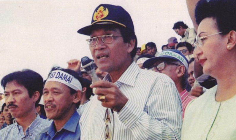 bukupembaharu's tweet photo. "Hanya pemimpin bersih yang mau menemui rakyatnya yang marah,"

Tulis pengguna Instagram memosting video Sri Sultan Hamengkubuwono X saat menemui para pendemo di Polda Jogja. 

Para Pejabat, Anggota DPR RI harus mencontoh Sultan yang disebut para netizen sebagai the real leader. https://t.co/RuWg0783ds