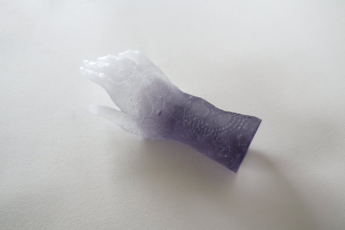 毎日本当に暑いですね。
明日8/31までグループ展「手のけしき、夏のかげ」の作品をオンラインストアでご覧頂けます＊
▼ユースタシア企画室 オンラインストア
eustaciajp.square.site