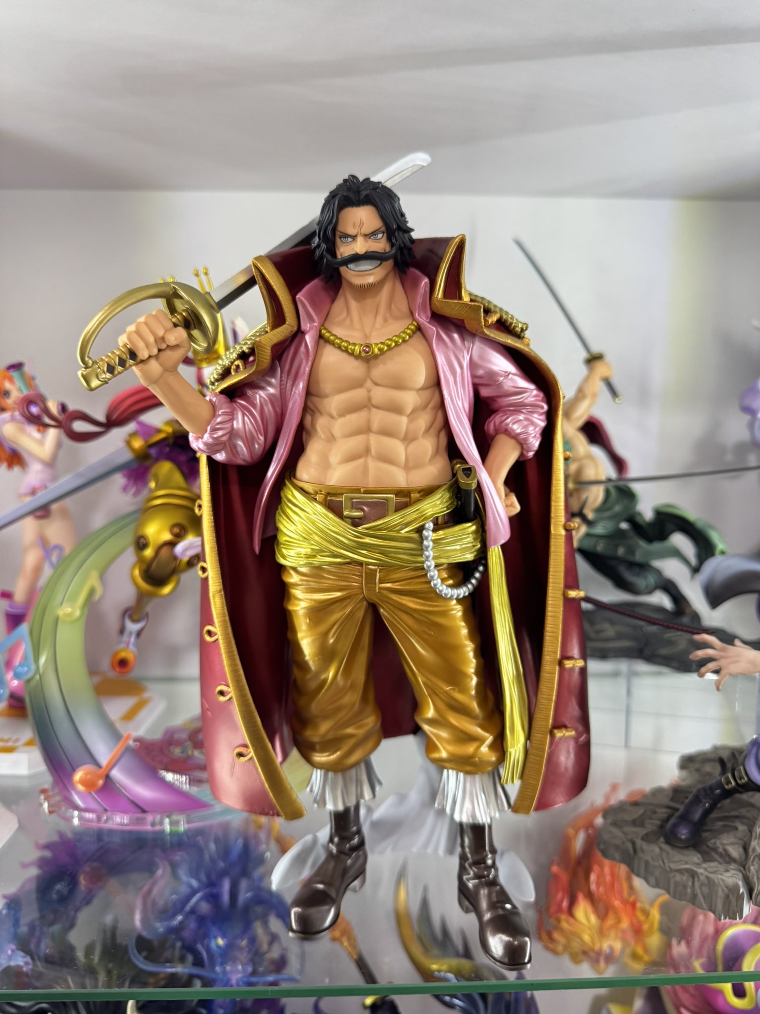 バンプレくじ　ロジャー　フィギュア　C賞　メタリックカラー 未開封 ワンピース バンプレくじ premium ロジャー C賞