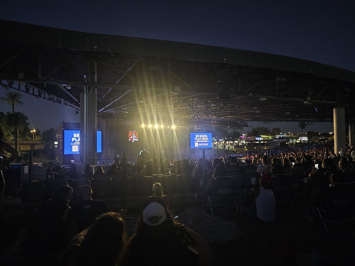 Fuck it! <a href="/LilTunechi/">Lil Wayne WEEZY F</a> concert!