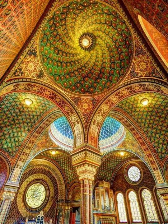 The stunning interior of the Spanish Synagogue in Prague, Czech Republic 🇨🇿.