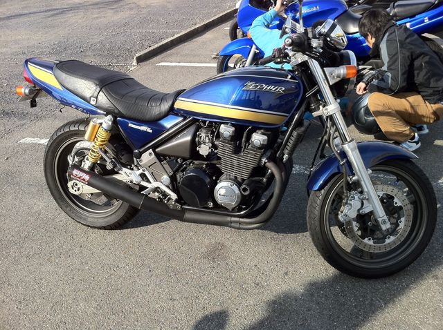 lasa606's tweet image. 15年前に乗ってたゼファーχの写真がでてきた。
最初は赤色だったんだけど手放す時は青色だった。青タイガーが1番かっこよ！
#zephyr