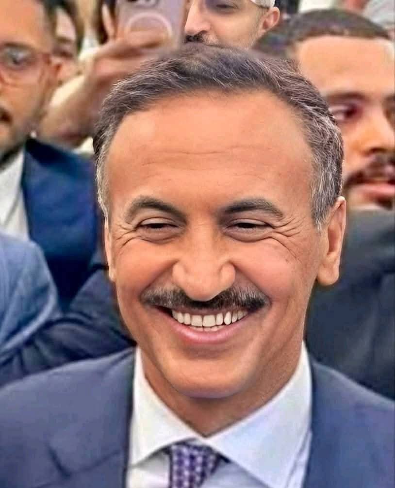 الابتسامة هاذي توجع العدو وتغيض اصحاب المشاريع الصغيرة انه احمد علي عبدالله صالح حاكم اليمن معك شعبك يبو عفشاش