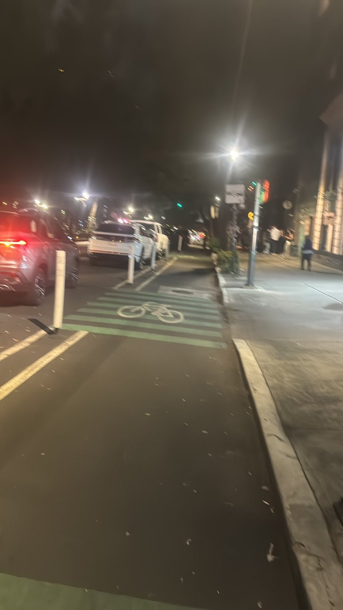 diegopelop's tweet photo. De que sirve que toda la tarde no dejen estacionar si llegan escoltas y choferes y son impunes!! @SSC_CDMX avenida Álvaro Obregón https://t.co/YymvPWtv42