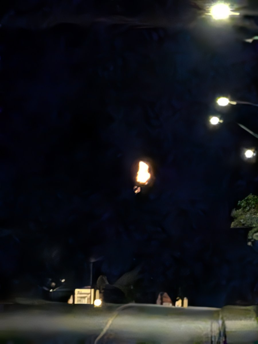 The #moon appears to be setting at the end of my street. Going to investigate.