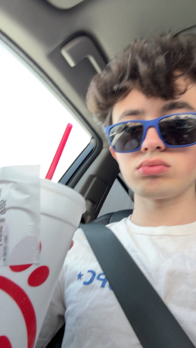 logan9704785570's tweet photo. i love cfa https://t.co/xYAb9sutgr